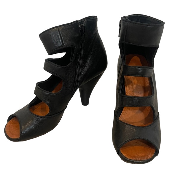 Chie Mihara Cutout Heels - Picture 3 of 14